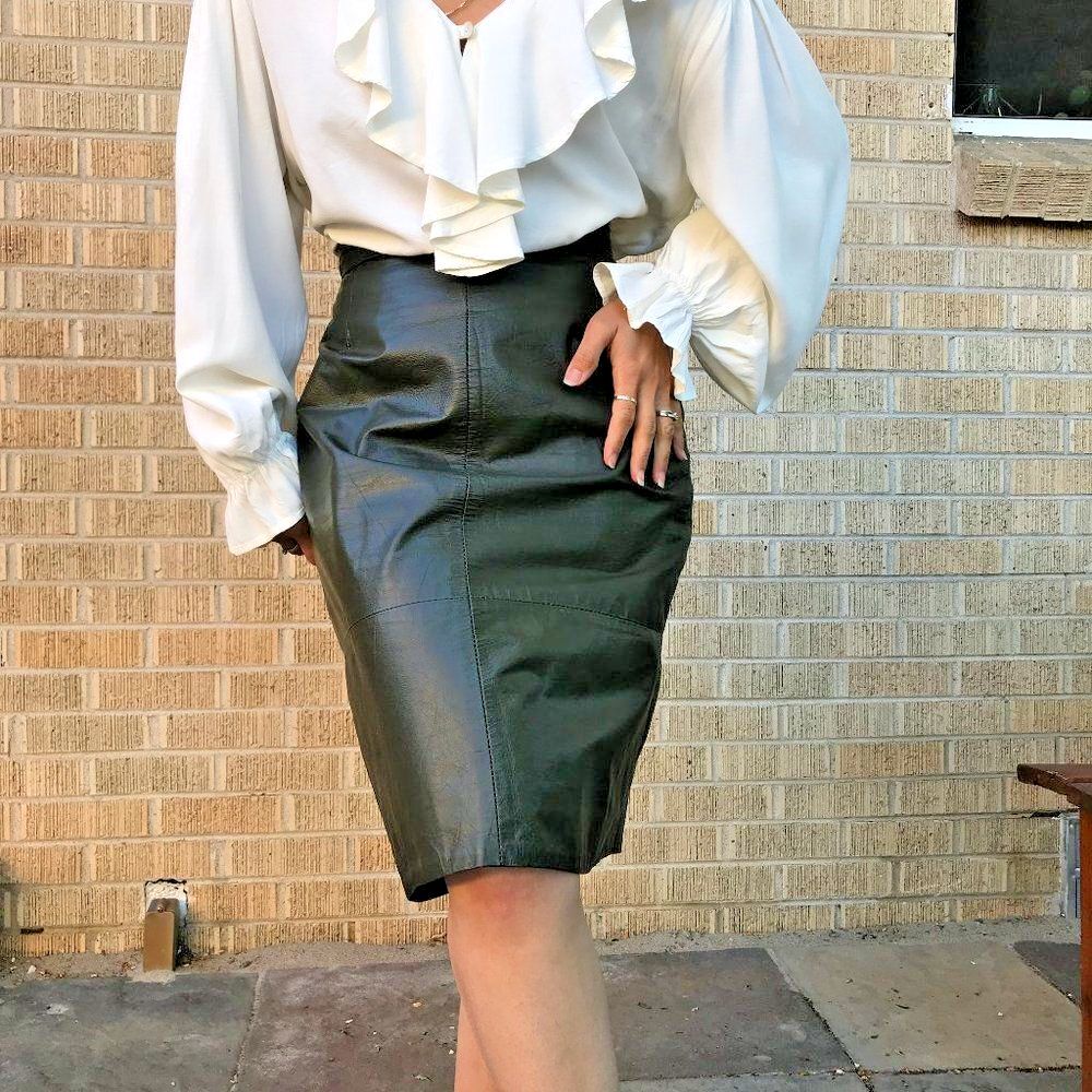 vtg 80s dark green minimalist leather skirt‎ small knee length made in Argentina